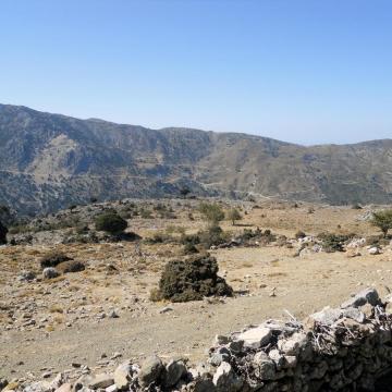 Η κορυφή Κυνηγός, από τη θέση Αρμίχια, Κατωφύγι