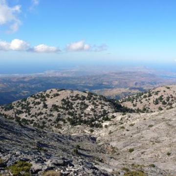 Κορυφή Ψαρή, στα βορειοανατολικά Λευκά Όρη.