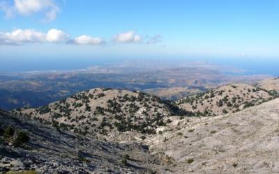 Κορυφή Ψαρή, στα βορειοανατολικά Λευκά Όρη.